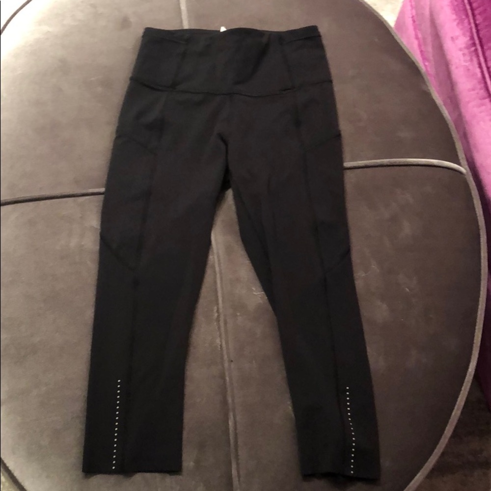 Lulu Lemon Black Cropped Leggings